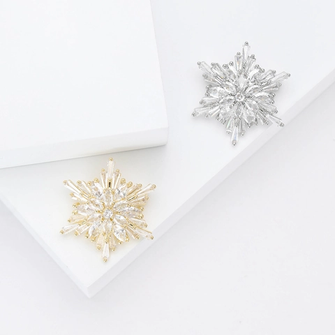 Elegant Snowflake Brooch Micro Pave Copper Zirconia Pins Gold Silver Color For Women Suit Dress Wedding Jewelry Gift