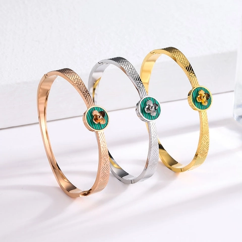 Vintage Flower Green Shell Inlay Stainless Steel Bangle For Women Luxury Titanium Steel Clover Pattern Open Bracelet Jewelry Gift