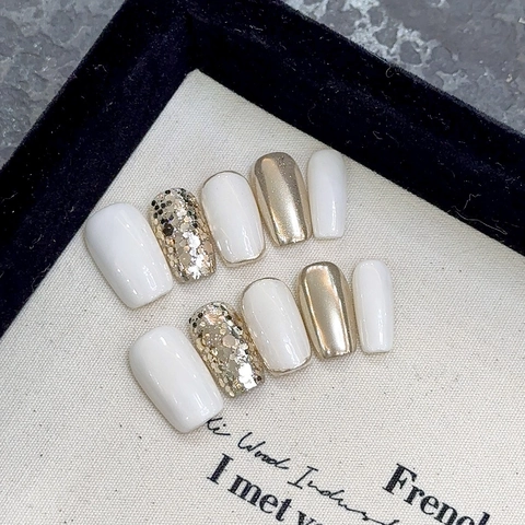 Faux Ongles Faits À La Main Blanc Laiteux Or Champagne Miroir Paillettes Brillantes Carré Ovale Style Français Élégant