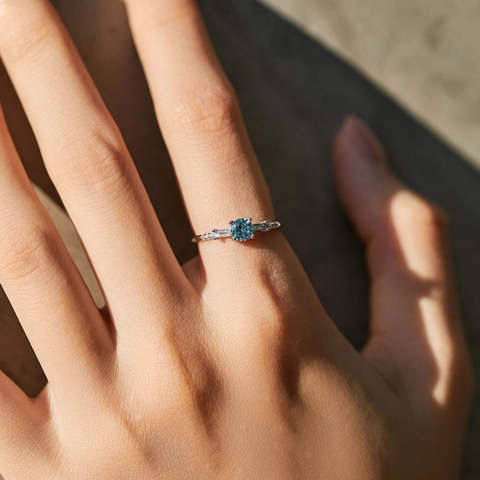 925 Sterlingsilber Leichter Luxus Runder Blauer Stein Ring Mit Zirkonia Akzenten Eleganter Mode Schmuck Zubehör Für Damen