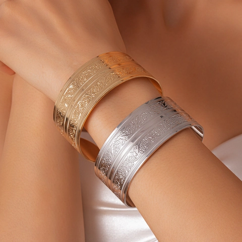 Vintage Breites Manschettenarmband Für Damen Böhmisches Ethno Geprägtes Blumenrelief Metall Offener Armreif Schmuck