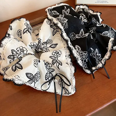 Scrunchie De Tela Con Estampado Floral Y Ribete De Encaje Decoración De Lazo De Perla Artificial Coletero Retro Elegante Para Mujer