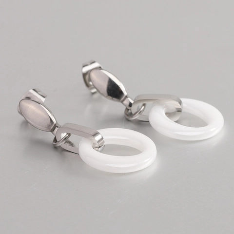 Boucles d'Oreilles Pendantes Minimalistes en Céramique et Acier Inoxydable Rondes Creuses pour Femmes Bijoux de Style OL Géométriques Blanc Noir
