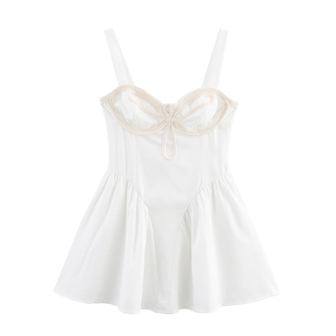 White Camisole Mini Kleid Mit Geflochtener Kordel Verzierung Spaghettiträger Hohe Taille Plissierter Saum Süß Damen