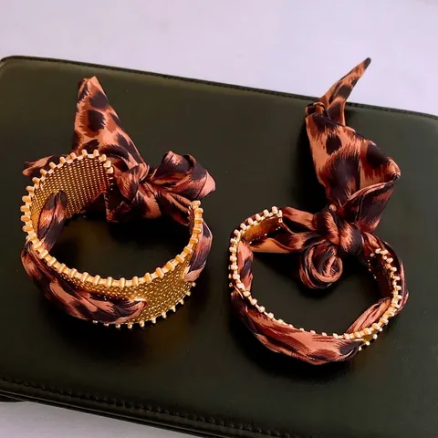 Brazalete De Aleación Calado Para Mujer Con Lazo De Pañuelo De Satén Con Estampado De Leopardo Vintage Oro Mate Retro