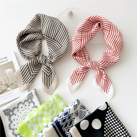 Foulard Quadrato Stampato Da Donna In Satin Effetto Raso Accessorio Di Moda Versatile Per Capelli Borsa Collo