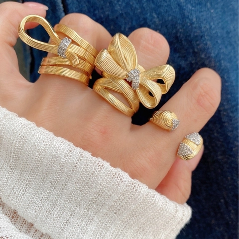 Fashion Brushed Copper 18K Gold Plated Bow Knot Ring For Women Exaggerated Ribbon Entwined Rhinestone Opening Adjustable Finger Ring Jewelry