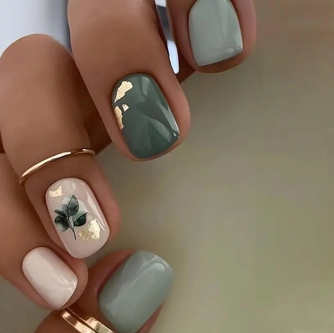 Glossy Press On Nails Short Square Fake Nails Sage Green Cream White Gold Foil Leaf Pattern Reusable Manicure Art Women