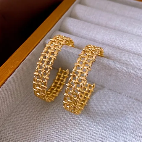 Brede Holle C-Vormige Oorbellen Koper Met Echt Gouden Plating Zilveren Oorbelpost Zirkonia Ingelegd Luxe Stijl Vrouwen