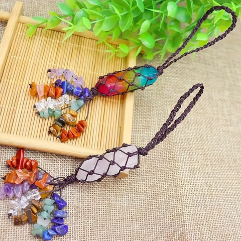 Ornamento Sospeso In Pilastro Di Cristallo Naturale Rete Intrecciata A Mano Pietre Chakra Arcobaleno Arredamento Auto Stile Bohémien