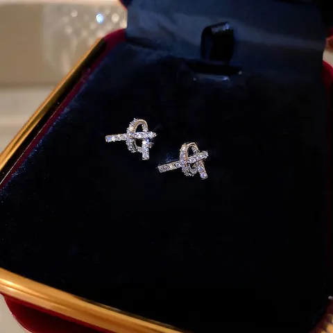 Orecchini A Lobo Con Nodo Geometrico Rame Con Zircone E Perno In Argento Elegante Micro Pavè Gioielli Da Donna