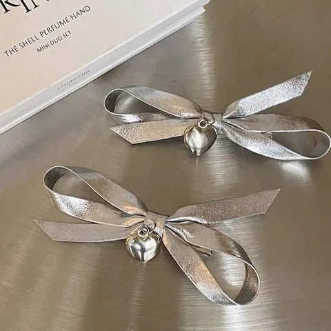 Pinces À Cheveux Nœud Argentées Avec Pendentifs Cœur En Métal Ruban Tissu Style Y2K Doux Et Cool Accessoires Pour Femmes