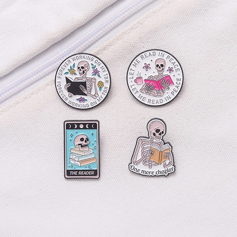 Halloween Skeleton Reading Book Enamel Pin Alloy Gothic Skeleton Head Brooch Cartoon Personalized Badge For Clothing