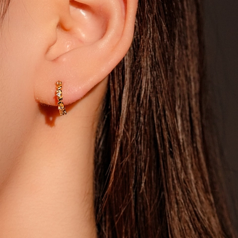 925 Sterling Silver Rhombus Geometric Hoop Earrings Fashion Personality Rhinestone Inlaid Small Huggie Earring Women Jewelry