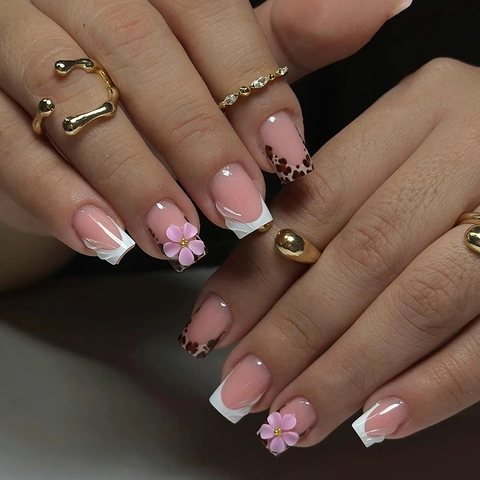 Korte Vierkante Plaknagels Roze Franse Tips Luipaardprint Met 3D Bloem Glanzende Kunstnagels Volledige Dekking