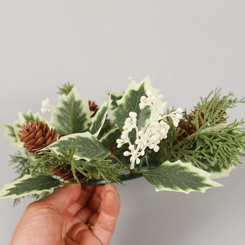 Weihnachts Kerzenring Kranz Mit Künstlichen Zapfen Stechpalmenblättern Kiefernnadeln Beeren Feiertag Tischdeko