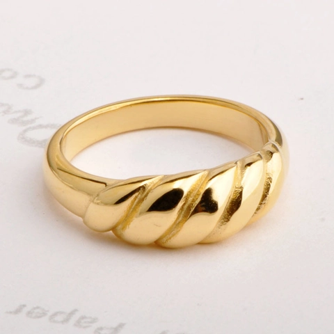 Twisted Croissant Dome Ring Edelstahl Gold Überzogen Geflochten Minimalistisches Statement Schmuck Für Frauen