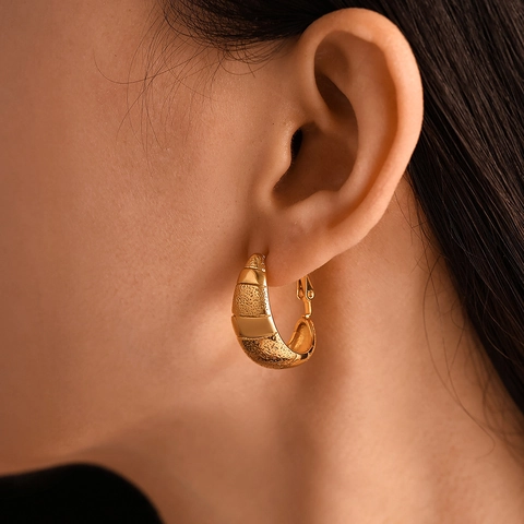 Orecchini a Cerchio a Mezzaluna in Acciaio Inossidabile Alla Moda Placcati in Oro 18K a Forma di U con Trama Martellata Gioielli da Donna