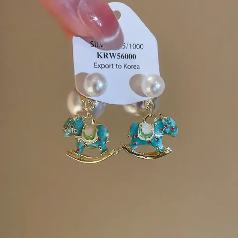 Pendientes De Botón Caballo Balancín Con Esmalte Goteo De Aceite Perla Artificial De Imitación Y Poste De Plata Retro Lindo Joyas Para Mujeres