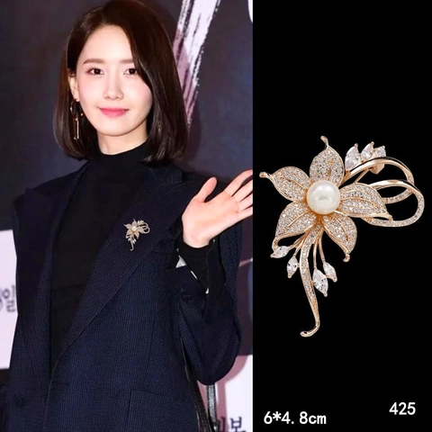 Elegant Flower Brooch For Women Light Luxury Alloy Rhinestone Artificial Pearl Floral Corset Pin For Suit Sweater Dress Accessory