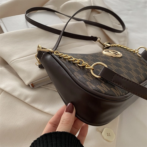 Vintage Monogram Shoulder Bag PU Leather Letter Print Underarm Crossbody Purse With Metal Logo And Chain For Women