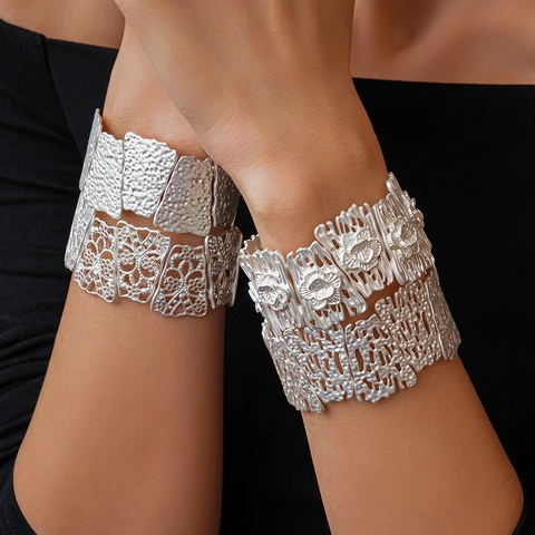 Bracelet Manchette Large En Alliage Argent Fleur Ajourée Texture Martelée Bijoux Style Ethnique Bohème Pour Femmes