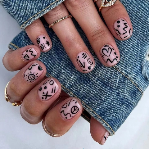Graffiti Roze Kunstnagels Handgetekend Hart Cartoon Stijl Kort Vierkant Kunstmatige Manicure Voor Vrouwen Mode