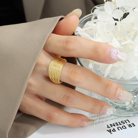 Anillo de Banda Ancha de Varias Capas de Acero de Titanio Chapado en Oro de 18K Abierto Ajustable Joyería de Moda