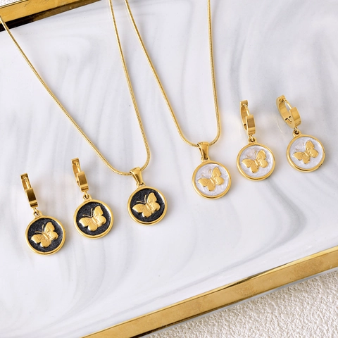 Set di Gioielli in Acciaio Inossidabile Con Farfalla 3D e Pendente Rotondo Collana Orecchini Huggie Per Donna Accessori Moda