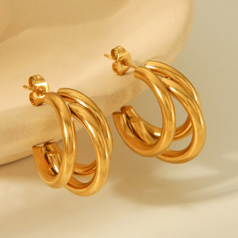 Boucles d'Oreilles Clous Géométriques en Acier Inoxydable à Triple Couche pour Femmes Boucles d'Oreilles Créoles en Forme de C Personnalisées Plaquées Or 18K