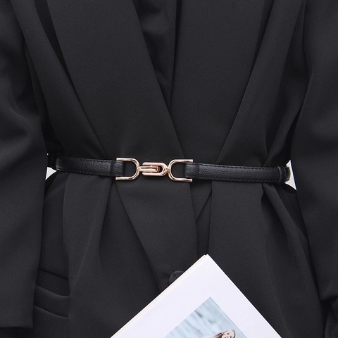 Damen Schmaler PU Leder Gürtel Einfacher Mode Skinny Taillengürtel Mit Goldener Legierung D-Schnalle Für Kleider Mäntel