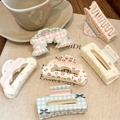 Sweet Plaid Floral Hair Claw Clip Acrylic Cute Bow Heart Leopard Print Korean Style Shark Hairpin For Women Girls
