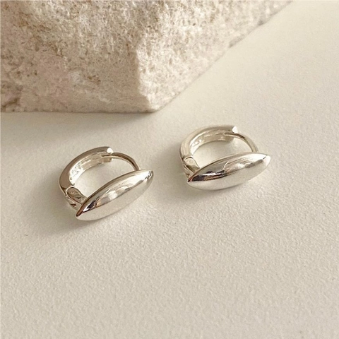 Minimalistische Olivenform 925 Sterling Silber Huggie Ohrringe Geometrischer Polierter Täglicher Schmuck Für Frauen