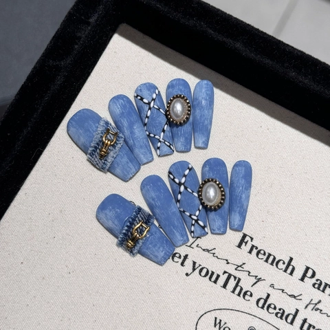 Unghie Finte Fatte Mano Texture Denim Blu Perla Artificial Sintetica Fibbia Metallo Forma Bara Lunga Retro