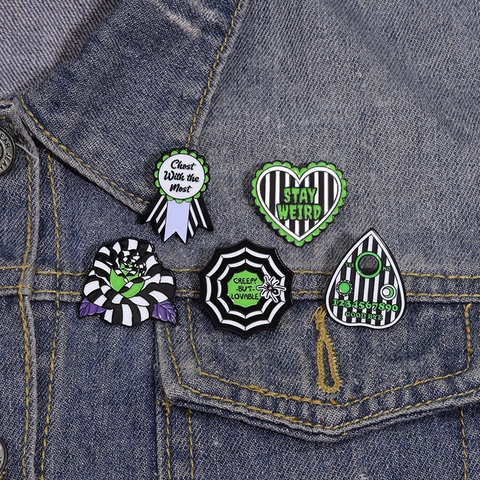 Broche en Émail Gothique Rayé Cœur Rose Toile d'Araignée Fantôme Thème Badge Accessoires pour Halloween Fête Bijoux Cadeau
