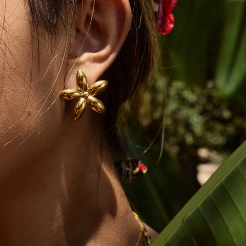 Elegant Flower Stud Earrings Stainless Steel Titanium Steel Earring Post High End Gold Plated Floral Jewelry For Women