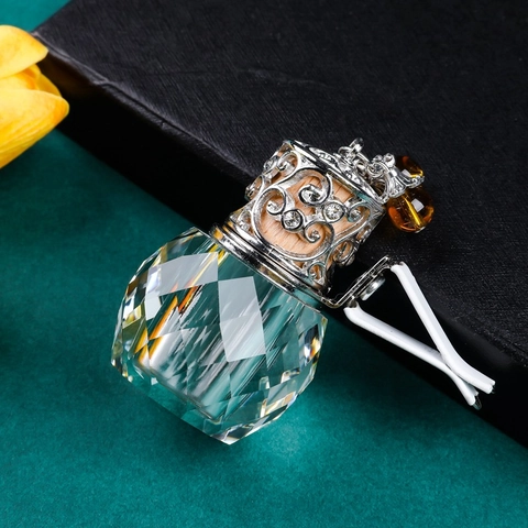 Car Air Vent Perfume Diffuser Bottle Empty Refillable Crystal Glass Alloy Wood Lid Fragrance Hanging Ornament Interior Decoration