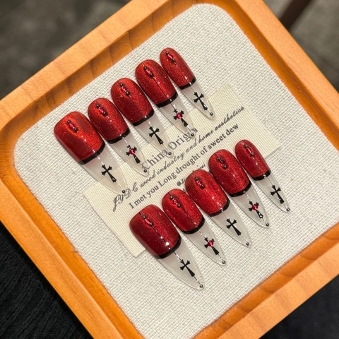 Unghie Finte Gothic Fatte A Mano Occhio Di Gatto Rosso Long Stiletto Motivo A Croce Strass Stile Cool Y2K Unghie Riutilizzabili