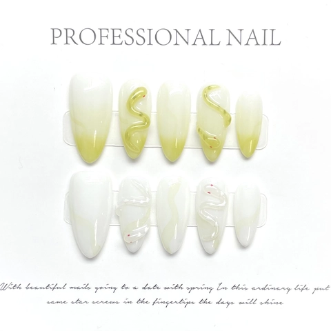 Handgemachte Press On Nails Chinesischer Stil 3D Schlangen Relief Gradient Eis Transparent Elegante Maniküre