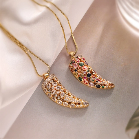 Collier Pendentif Corne En Cuivre Plaqué Or Dent De Loup Zircon Coloré Clair Micro Incrusté Hip Hop Bijoux Mode Femmes