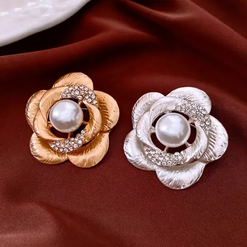 Broche De Flor De Camelia De Lujo Francés Aleación Con Perla Artificial Y Diamantes De Imitación Pin Elegante Traje