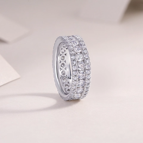 Luxuriöser 925 Sterlingsilber Moissanit Eternity-Ring Für Damen Dreireihiger Funkelnder Runder Moissanit Eingelegter Ehering