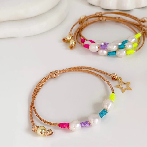 Handgefertigtes Gewebtes Armband Natur Süßwasserperle Bunter Faden Gold Sternanhänger Boho Verstellbare Kordel Damen