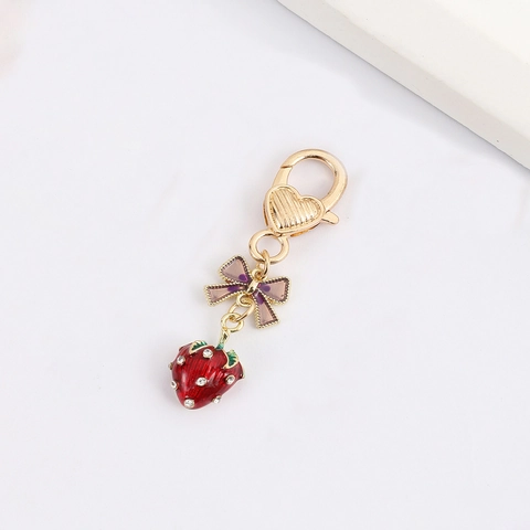 Portachiavi Creativo a Forma di Fragola in Lega Con Campanello Strass Fiocco Coccinella Pendente Fibbia a Cuore Accessori Borsa Donna