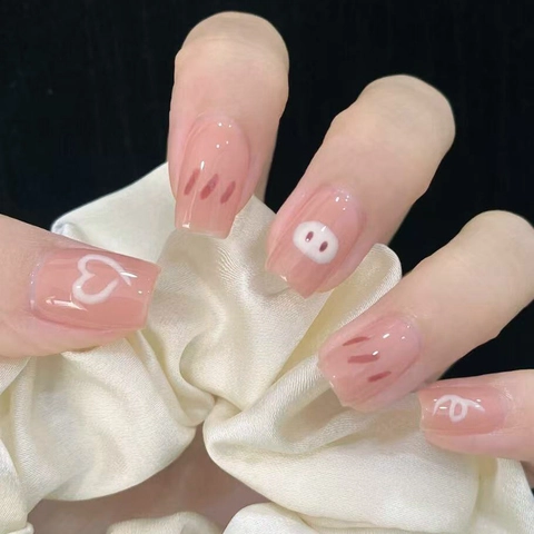 Kurze Quadratische Künstliche Nägel Zum Aufdrücken Süßes Schwein Herzmuster Pfirsichrosa Nude Künstliche Nagelspitzen