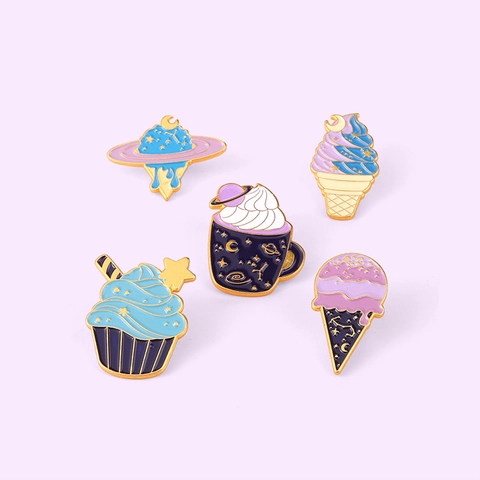 Spilla Smaltata a Tema Spazio e Cielo Stellato in Lega Placcata Oro a Forma di Gelato Cupcake Tazza da Caffè Distintivo per Vestiti Borse Donna Bambini