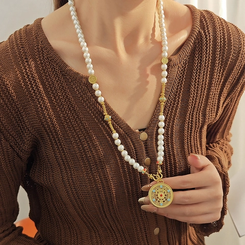 Collier Long En Künstliche Perles Avec Pendentif Rond Creux En Alliage Pierres De Verre Colorées Chaîne De Pull Vintage Pour Femmes