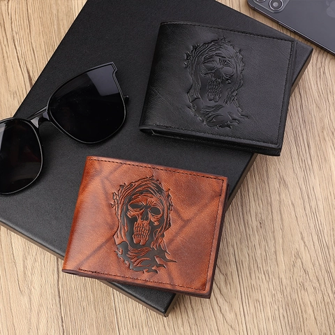 Herren Klappbörse PU Leder Geprägtes Totenkopf Muster Vintage Retro Kurze Brieftasche Kartenhalter ID Fenster Punk Biker