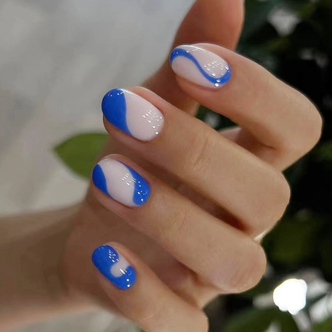 Blue White Wave Pattern Press On Nails ABS Plastic 3D Water Drop Short Round Shape Artificial Finger Nails