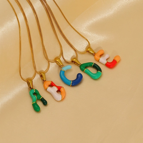 Collier Initiale Lettre Acier Inoxydable Plaqué Or 18K Émail Coloré Chaîne Serpent Style Dopamine Bijoux Cadeau Femme
